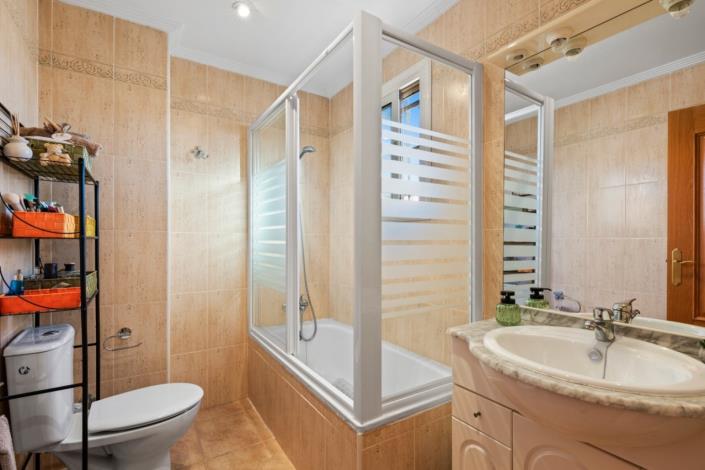 Image No.26-2 Bed Semi-Detached for sale