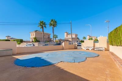 Property-for-sale-in-La-Marina--32---Portals-