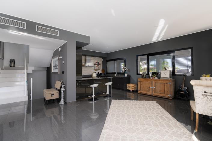 Image No.11-7 Bed Villa for sale