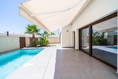 Villa-for-sale-in-La-Marina-with-private-pool--5---Portals-