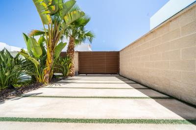 Villa-for-sale-in-La-Marina-with-private-pool--10---Portals-