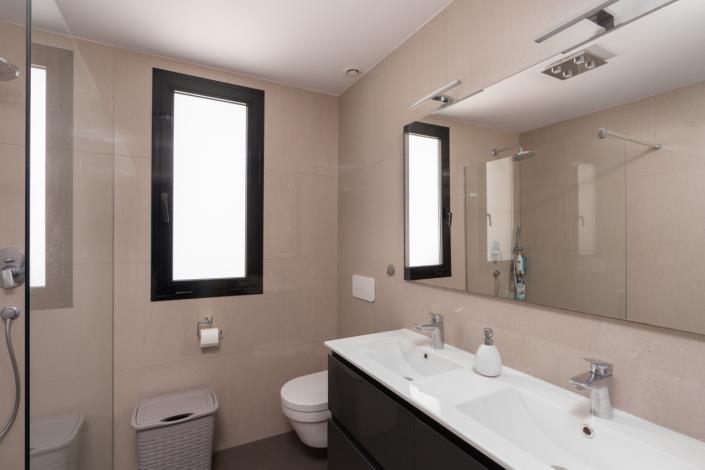 Image No.19-4 Bed Villa for sale