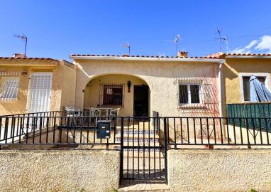Houses-for-sale-in-La-Marina--1-