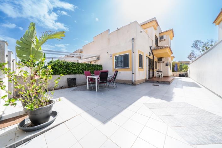 La Marina, Villa