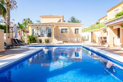 Detached-Property-for-sale-in-La-Marina--2---Canva-
