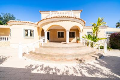 Detached-Property-for-sale-in-La-Marina--10---Canva-
