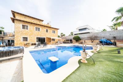 Villa-with-pool-for-sale-in-Costa-Blanca--3---Portals-