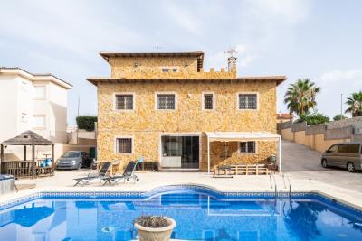 Villa-with-pool-for-sale-in-Costa-Blanca--6---Portals-