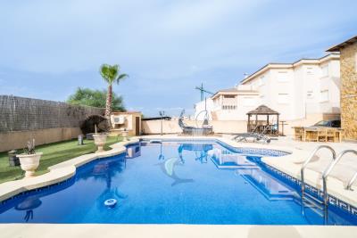 Villa-with-pool-for-sale-in-Costa-Blanca--5---Portals-