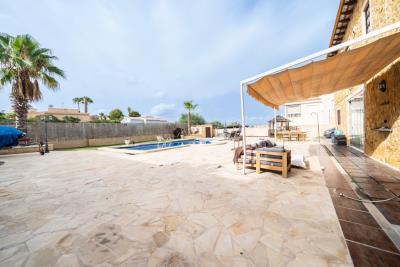 Villa-with-pool-for-sale-in-Costa-Blanca--7---Portals-