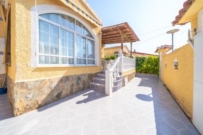 Detached-Property-for-sale-in-La-Marina--7---Portals-