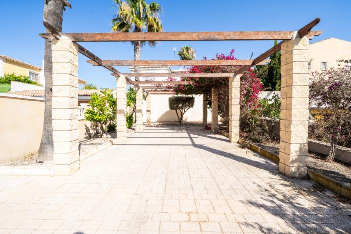 Image No.8-6 Bed Villa for sale