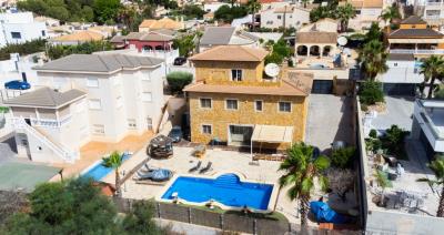 Villa-with-pool-for-sale-in-Costa-Blanca--53---Portals-