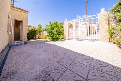 Detached-Property-for-sale-in-La-Marina--4---Portals-