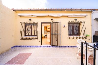 Terraced-property-for-sale-in-Alicante--2---Portals-