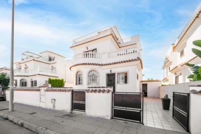 Detached-Villa-for-sale-in-La-Marina--4---Portals-
