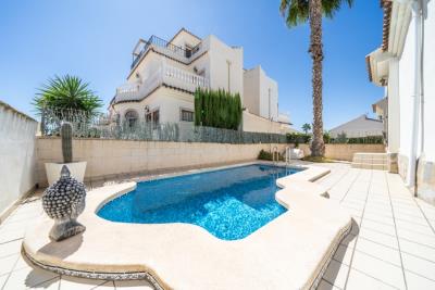 Detached-Villa-for-sale-in-La-Marina--6---Portals-