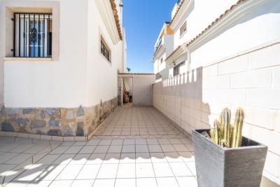 Detached-Villa-for-sale-in-La-Marina--9---Portals-
