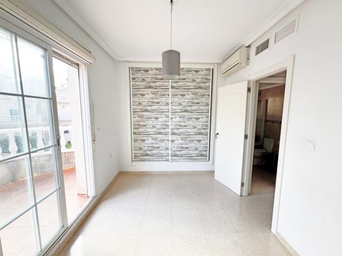 Image No.20-3 Bed Villa for sale