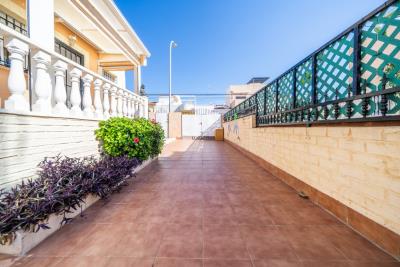 Villa-for-sale-in-La-Marina-with-communal-pool--8---Portals-