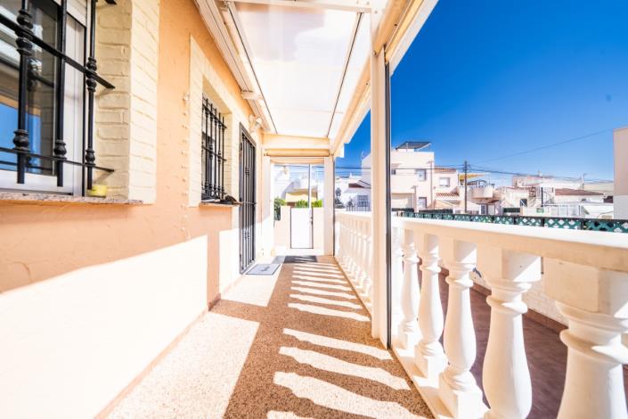 Image No.15-2 Bed Semi-Detached for sale