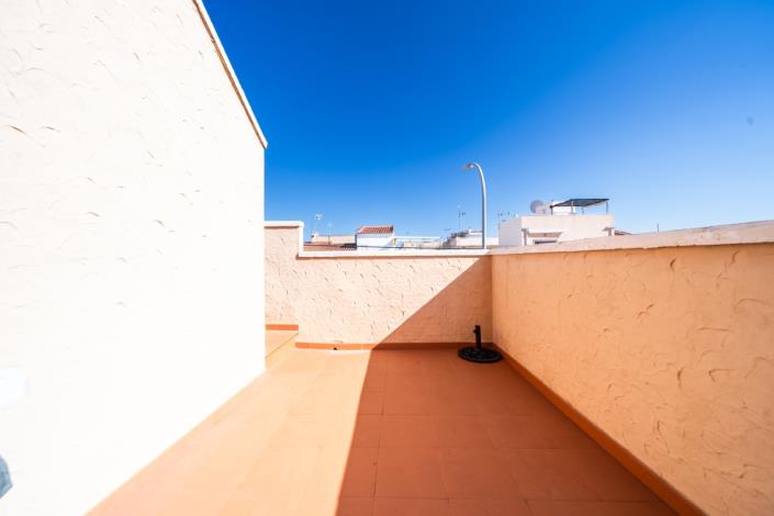 Image No.32-2 Bed Semi-Detached for sale