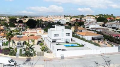 Luxury-Villa-for-sale-in-Alicante--1---Portals-
