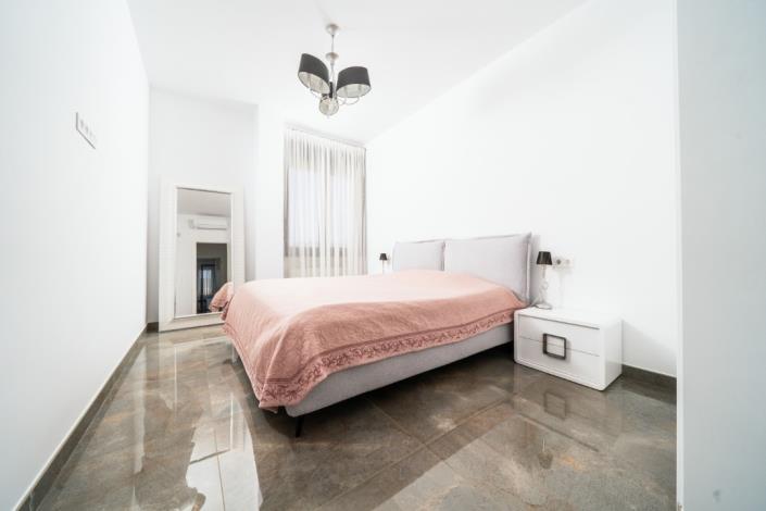 Image No.20-7 Bed Villa for sale