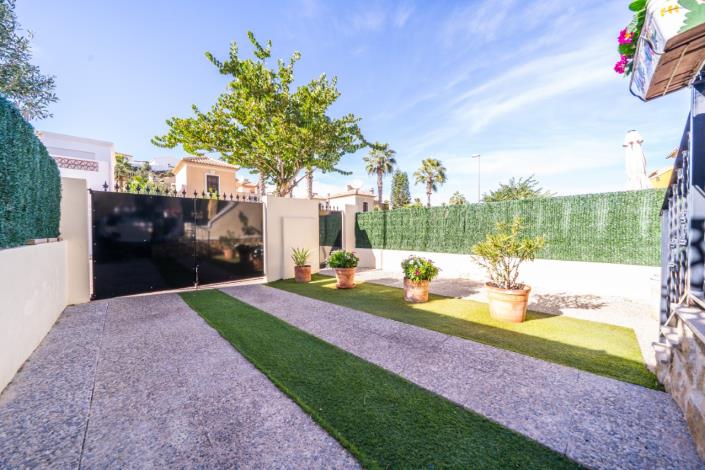 Image No.8-2 Bed Townhouse for sale