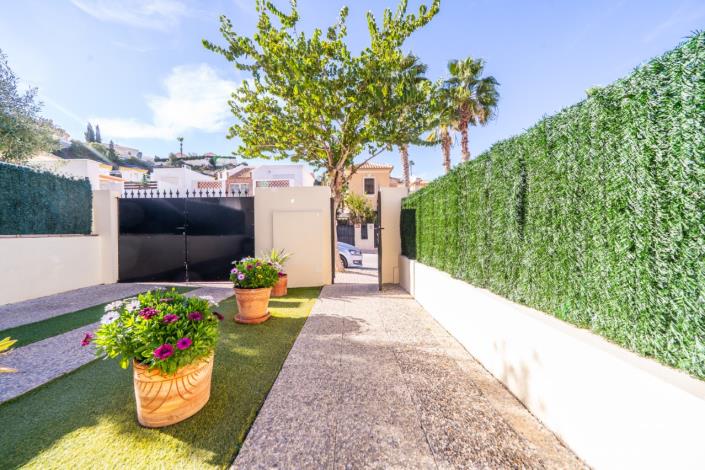 Image No.9-2 Bed Townhouse for sale