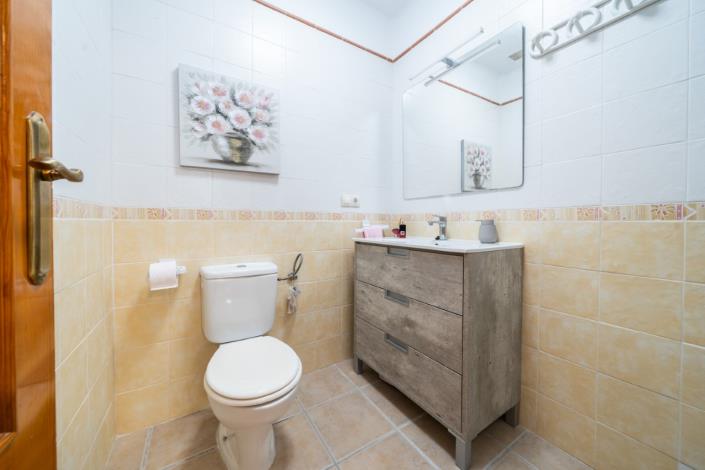 Image No.40-2 Bed Townhouse for sale