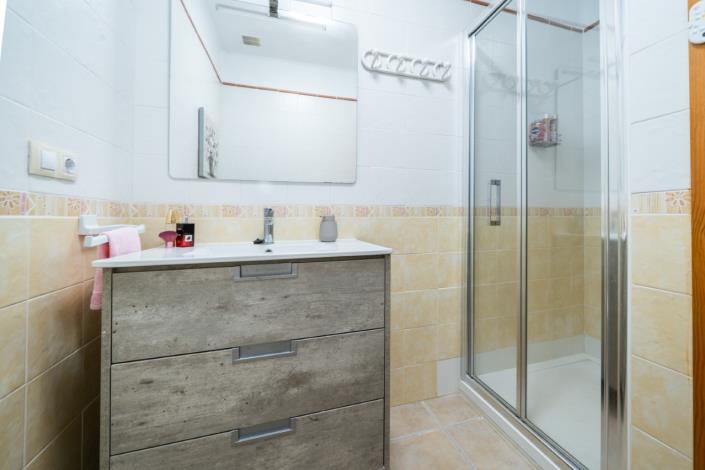 Image No.41-2 Bed Townhouse for sale