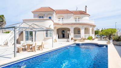 Detached-villa-for-sale-in-Alicante--54---Canva-