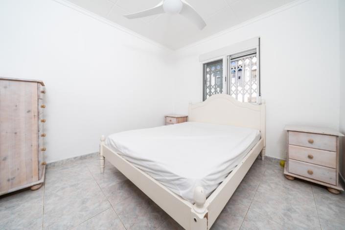 Image No.14-4 Bed Townhouse for sale