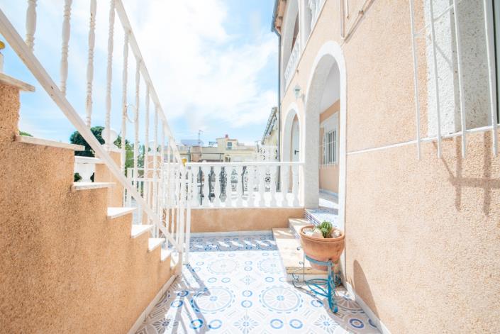 Image No.17-4 Bed Townhouse for sale