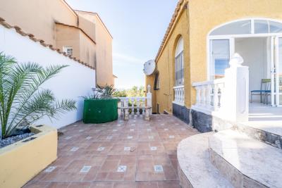 Detached-Property-for-sale-in-La-Marina--6---Portals-