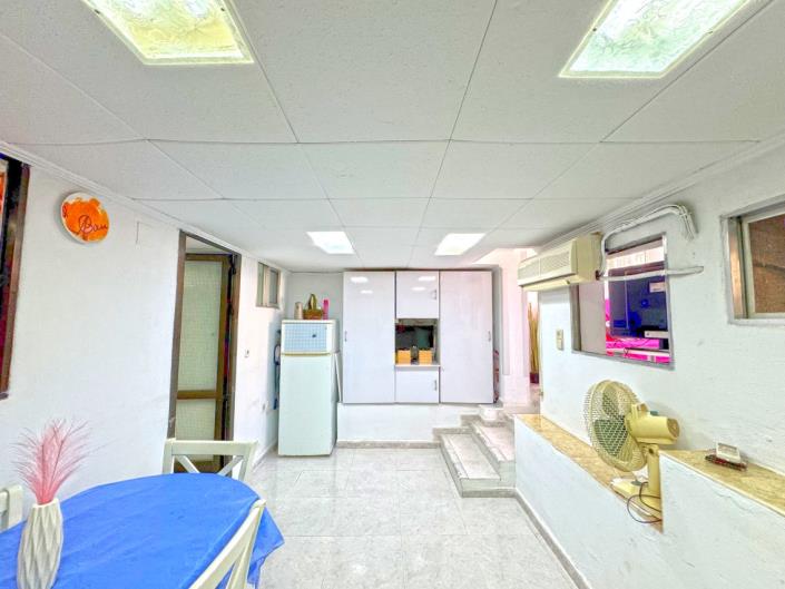 Image No.13-2 Bed Townhouse for sale