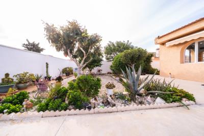 Detached-Villa-for-sale-in-Costa-Blanca--11---Portals-