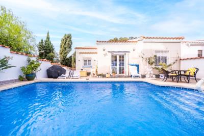 Detached-Villa-for-sale-in-La-Marina--3---Canva-