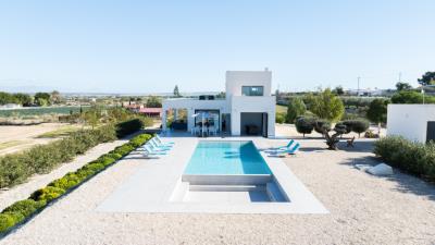 Luxury-Villa-for-Sale-in-Alicante-with-Private-Pool--2---Canva-