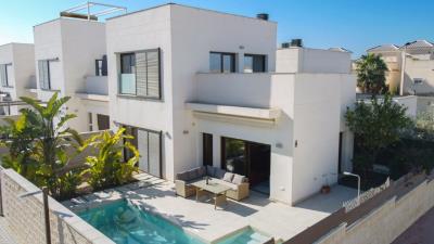Modern-House-for-sale-in-La-Marina--2---Canva-