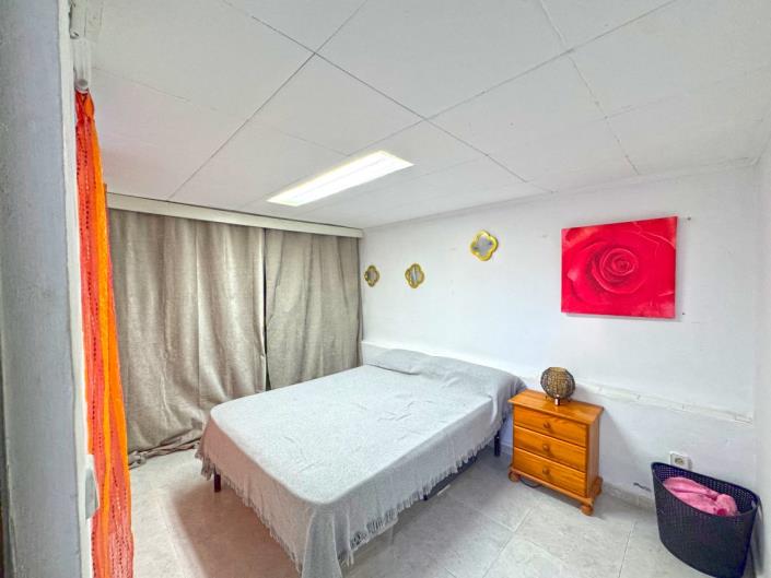 Image No.18-2 Bed Townhouse for sale