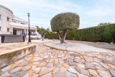 Detached-Villa-for-sale-in-Costa-Blanca--5---Portals-