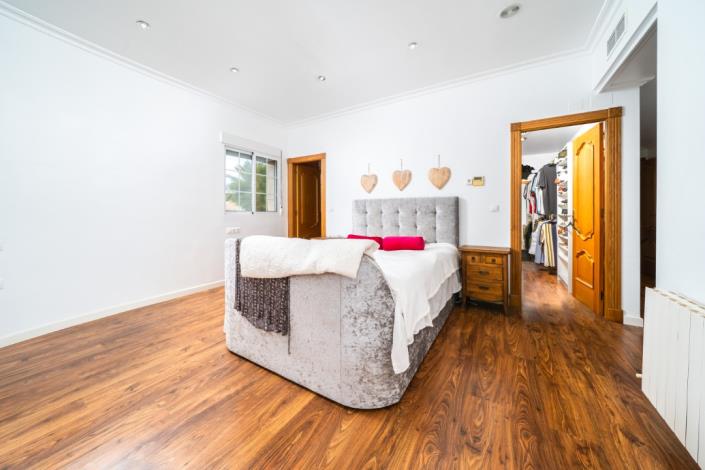 Image No.28-4 Bed Villa for sale