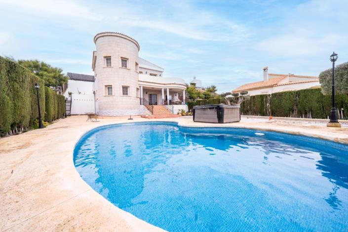 Image No.44-4 Bed Villa for sale