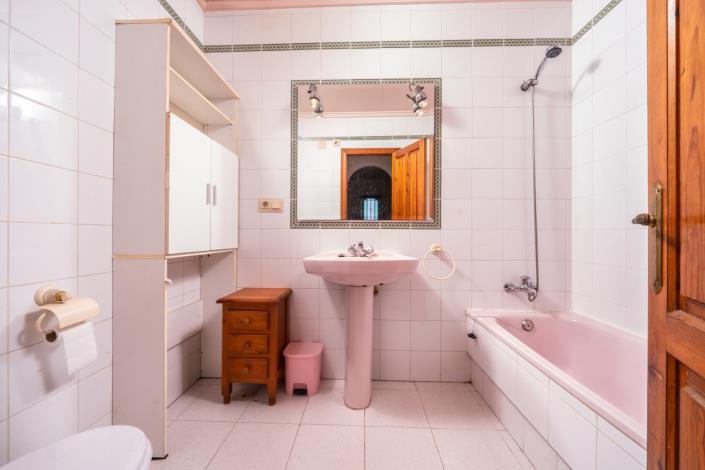 Image No.15-2 Bed Townhouse for sale