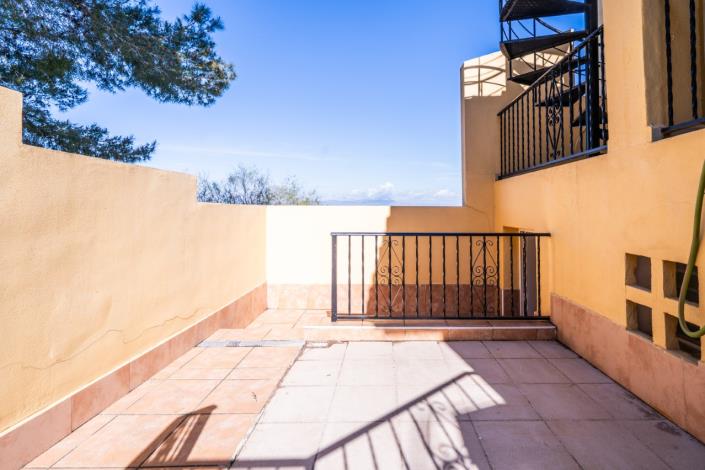 Image No.16-2 Bed Townhouse for sale