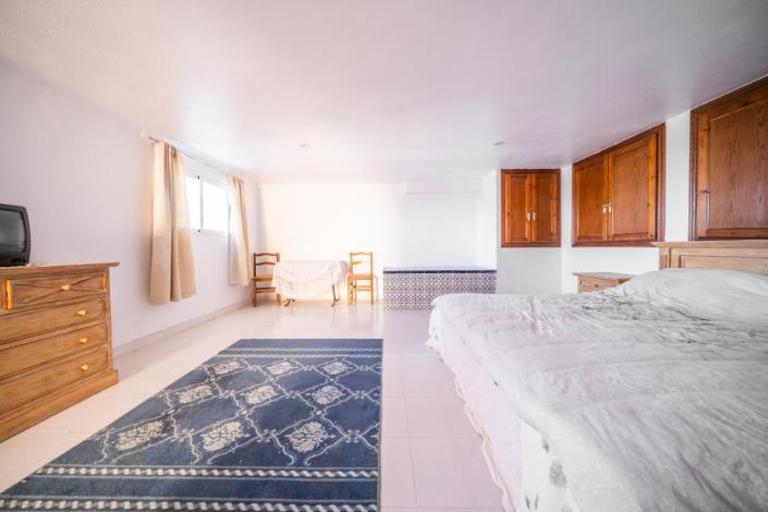 Image No.20-2 Bed Townhouse for sale