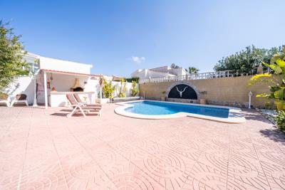 Villa-with-private-pool-for-sale-in-Ciudad-Quesada--6---Portals-