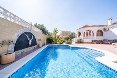 Villa-with-private-pool-for-sale-in-Ciudad-Quesada--5---Portals-